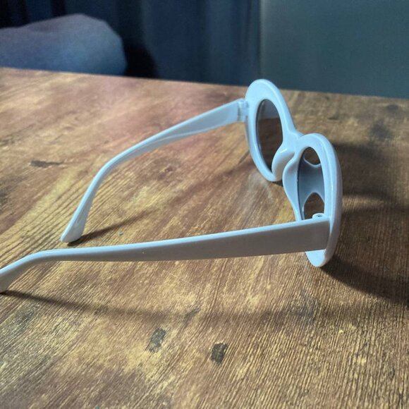 White Kurt Cobain style Oval Cat Eye Sunglasses with Dark Lenses - Picture 6 of 9